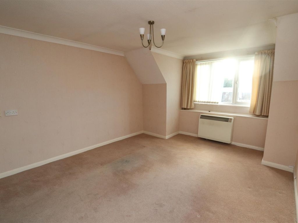 1 bed flat for sale in Chelmsford Road, Shenfield, Brentwood CM15, £