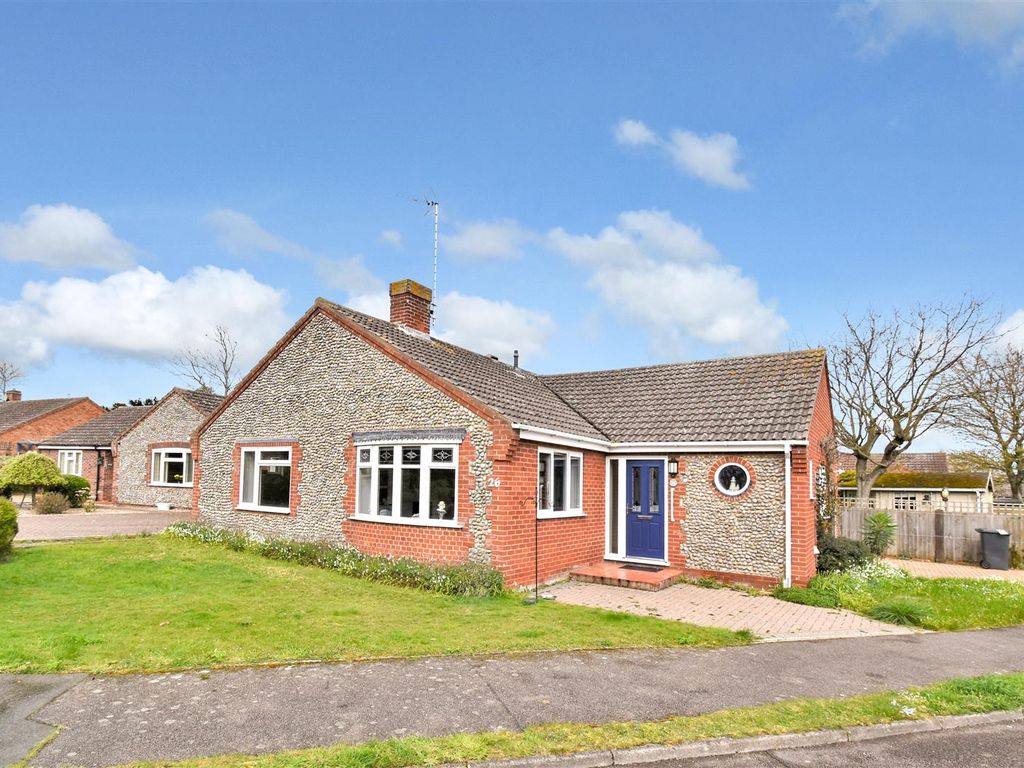 3 bed detached bungalow for sale in Hillingdon Park, Overstrand, Cromer