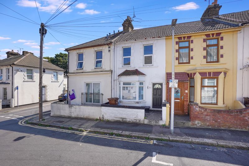 2 bed terraced house for sale in Belmont Road, Gillingham ME7 Zoopla