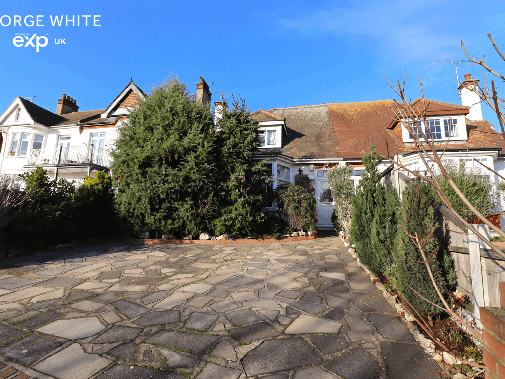 3 bed semidetached house for sale in Riviera Drive, Southend On Sea