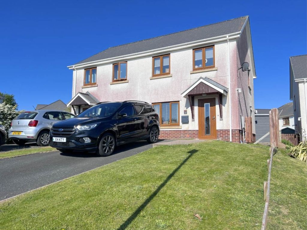 3 bed semidetached house for sale in Cae'r Wylan, Llanbadarn Fawr