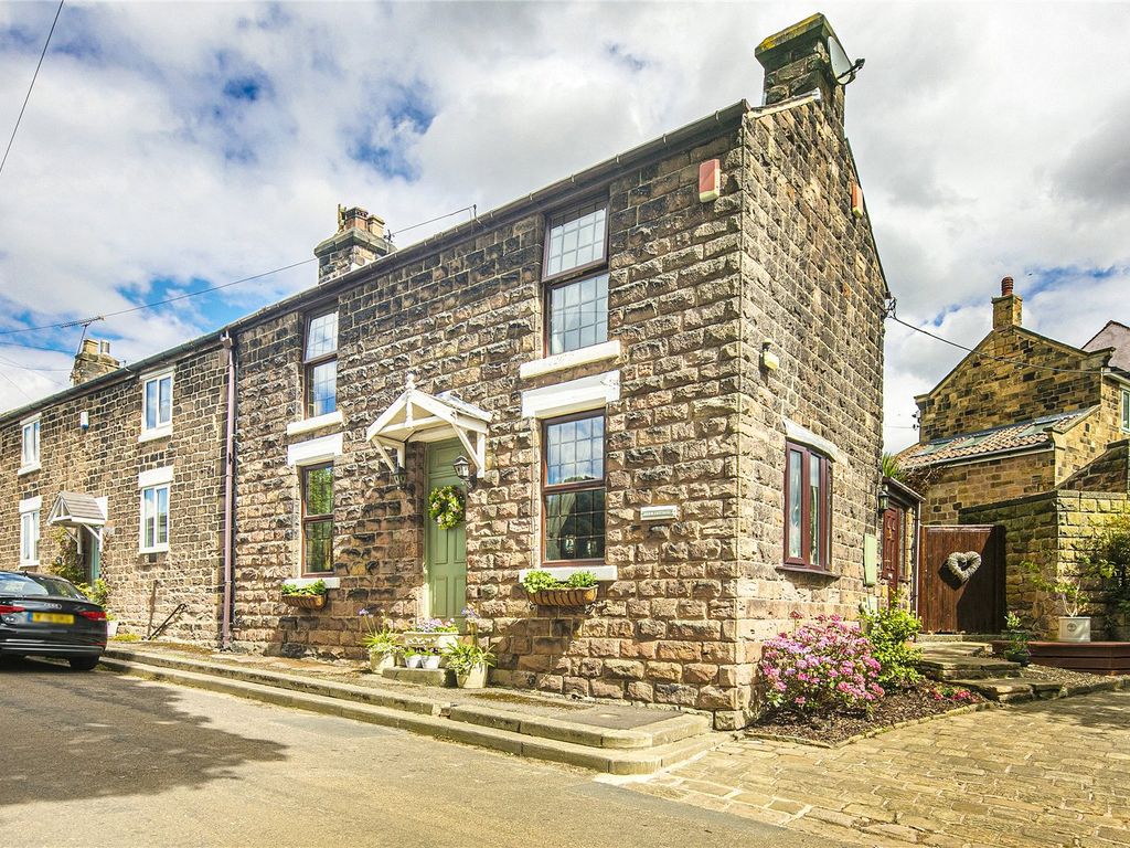 3 bed semidetached house for sale in Upper Whiston, Whiston, Rotherham