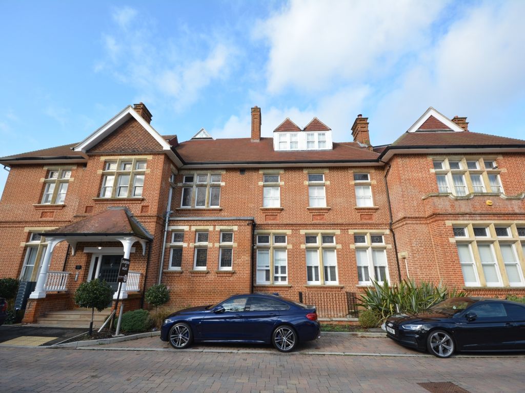 3 bed flat for sale in Wildcary Lane, Kings Park, Harold Wood RM3 Zoopla