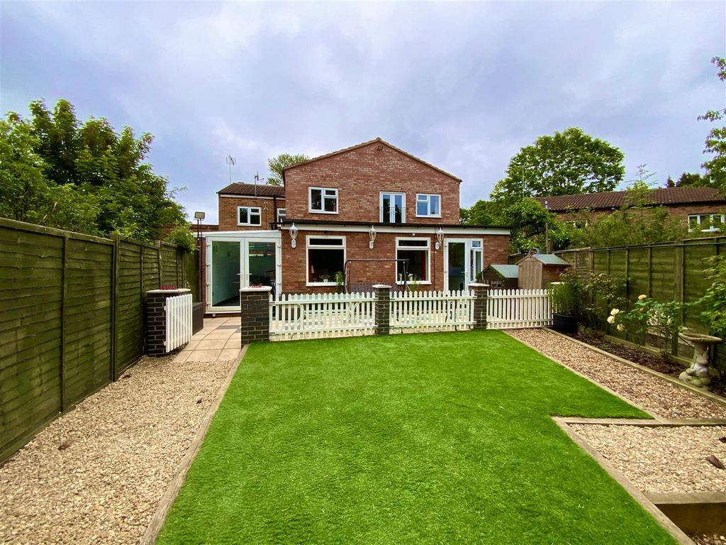 7 bed detached house for sale in Shipton Hill, Bradville, Milton Keynes