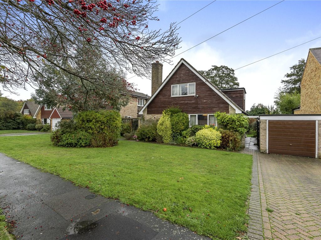 3 bed detached house for sale in Oakland Avenue, Farnham, Surrey GU9