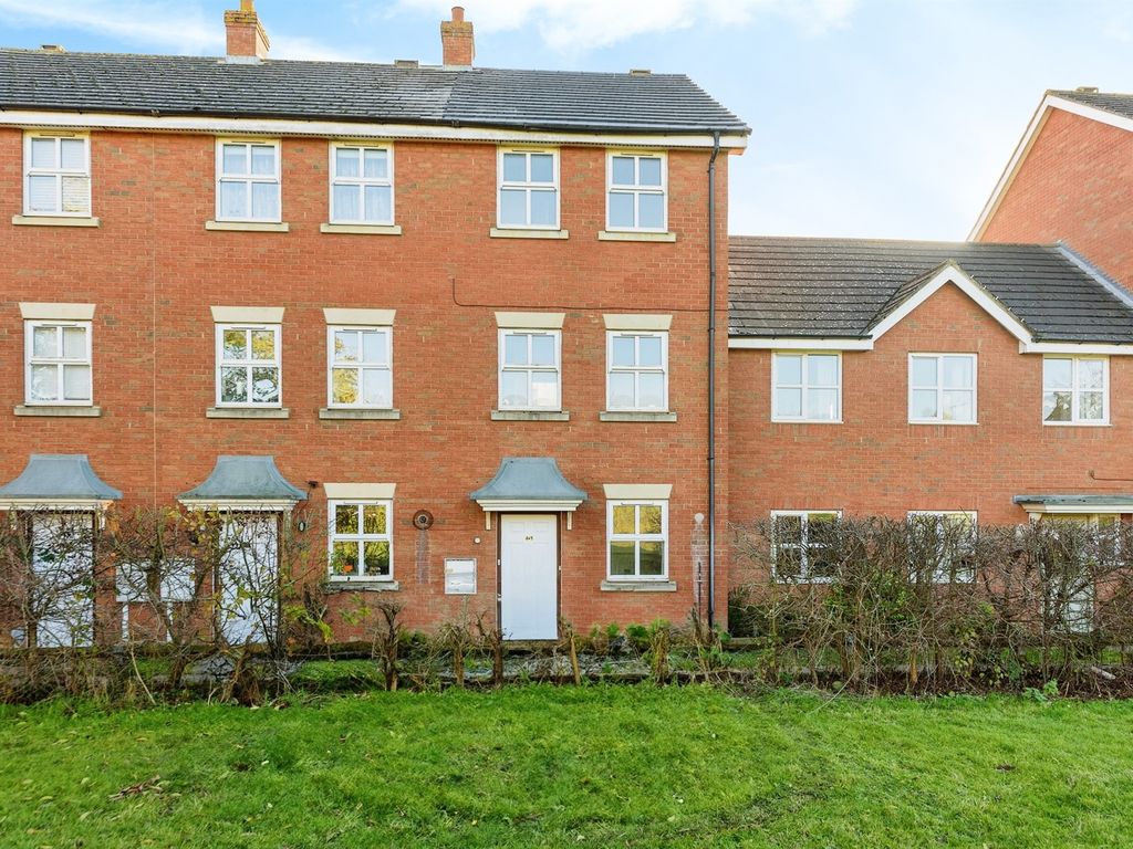 4 bed detached house for sale in Lavender Close, Corby NN18, £210,000 Zoopla