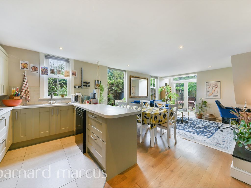 2 bed for sale in Lower Richmond Road, London SW14, £675,000