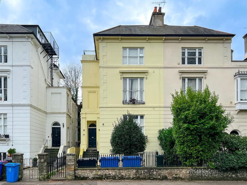 Block of flats for sale in Clarence Road, Windsor SL4 Zoopla