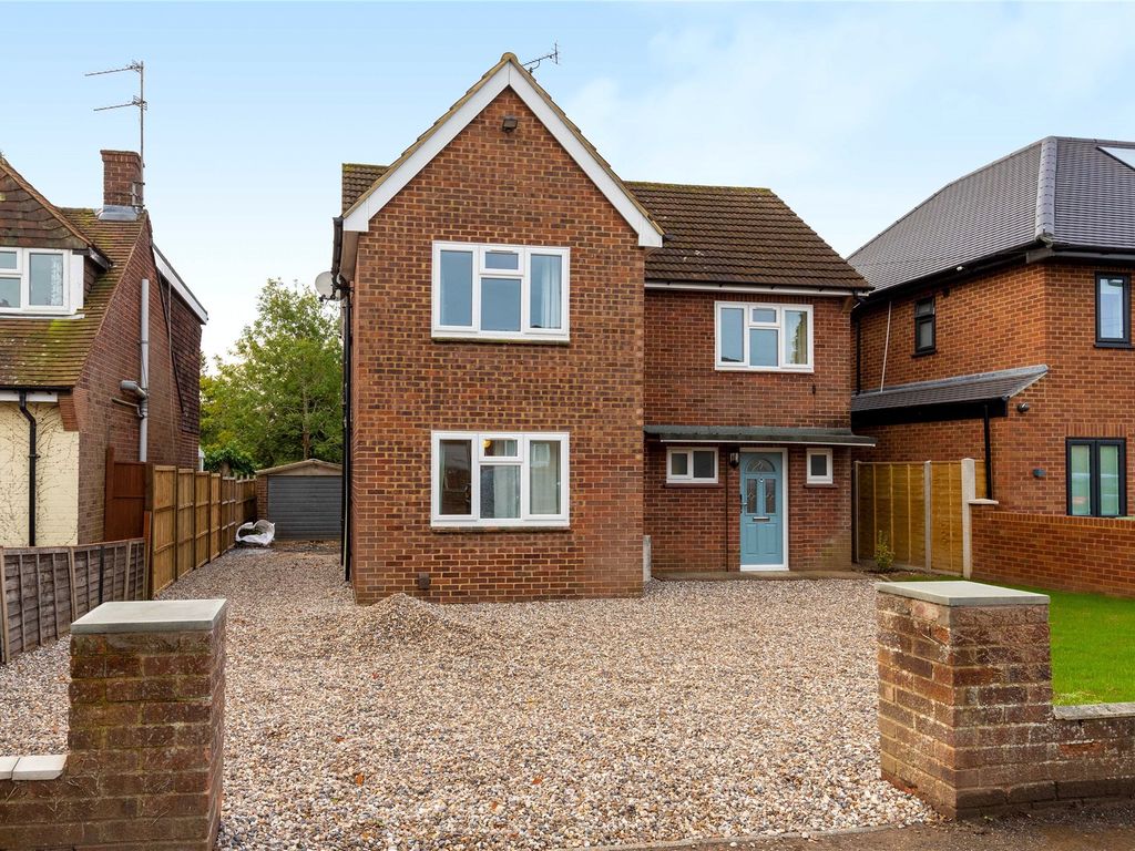 4 bed detached house to rent in Oaken Grove, Maidenhead, Berkshire SL6, £2,250 pcm Zoopla