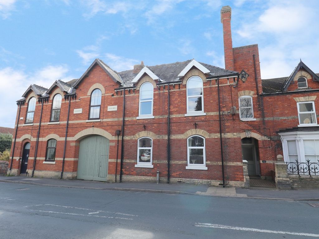 3 bed terraced house for sale in High Street, Messingham, Scunthorpe