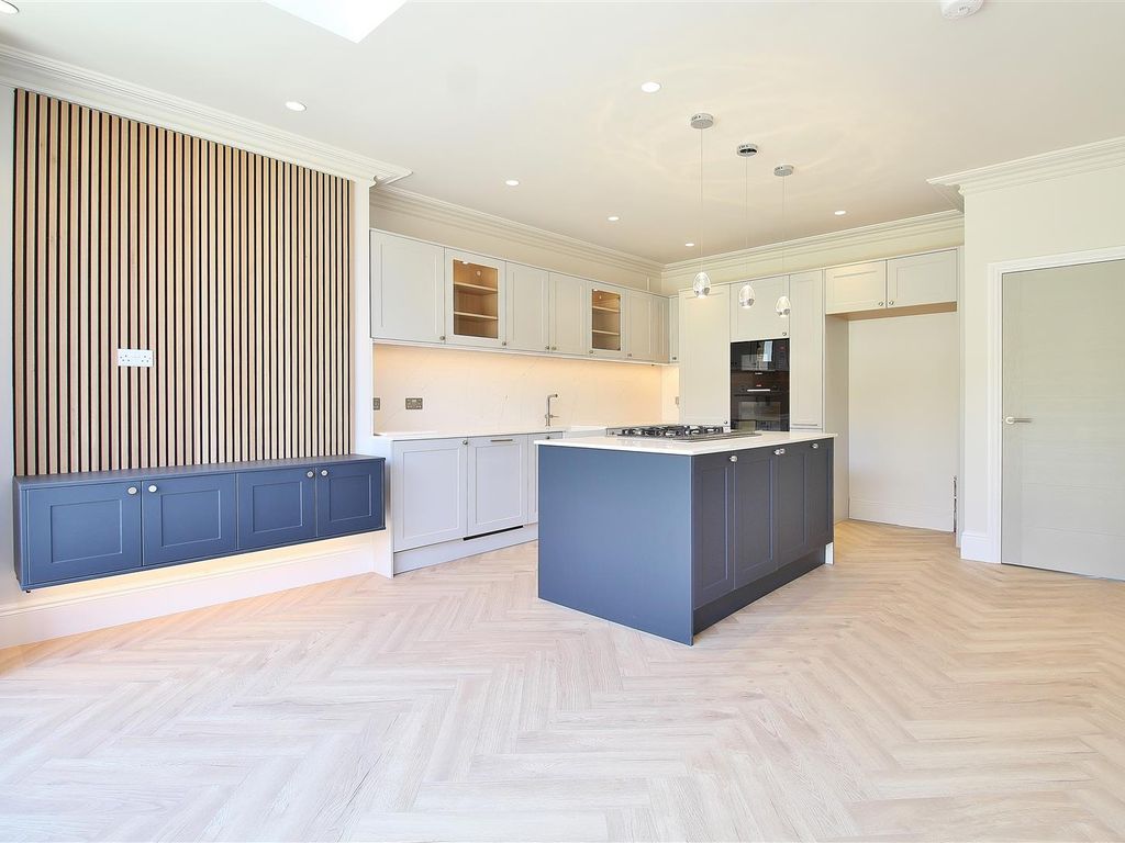 3 bed property for sale in Castle Road, Isleworth TW7 Zoopla