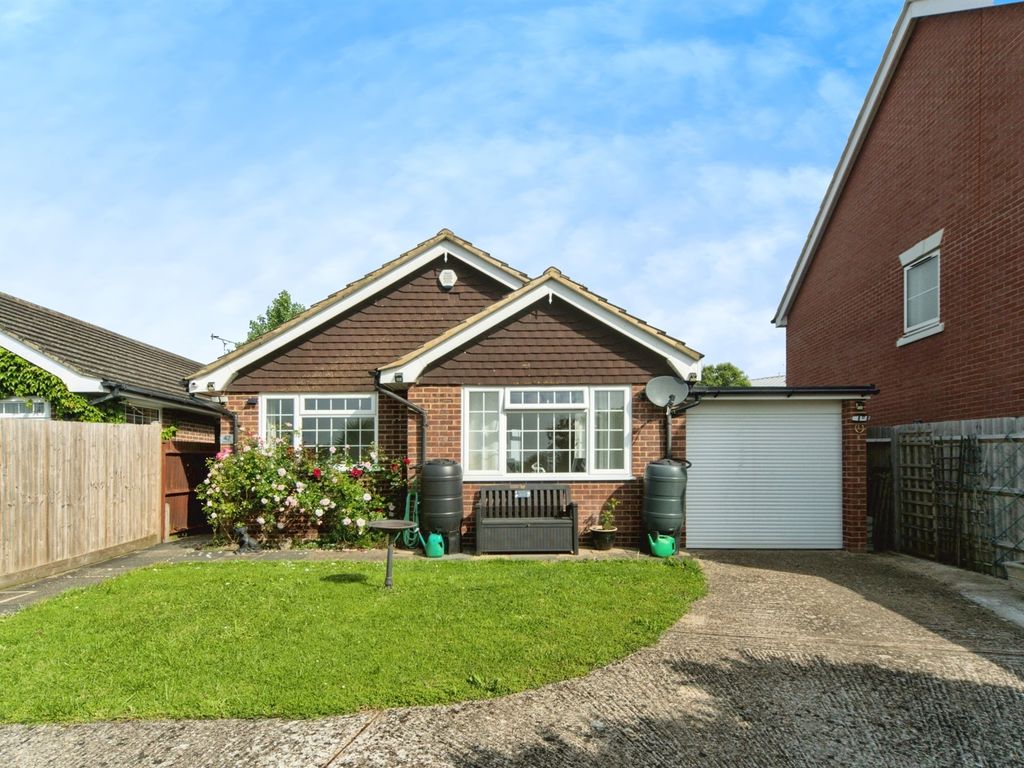 3 bed detached bungalow for sale in Swanley Close, Eastbourne BN23, £
