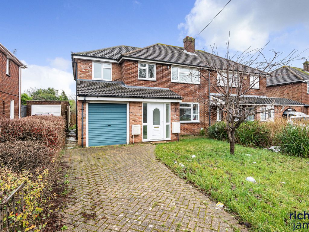 5 bed semidetached house for sale in Wheeler Avenue, Upper Stratton