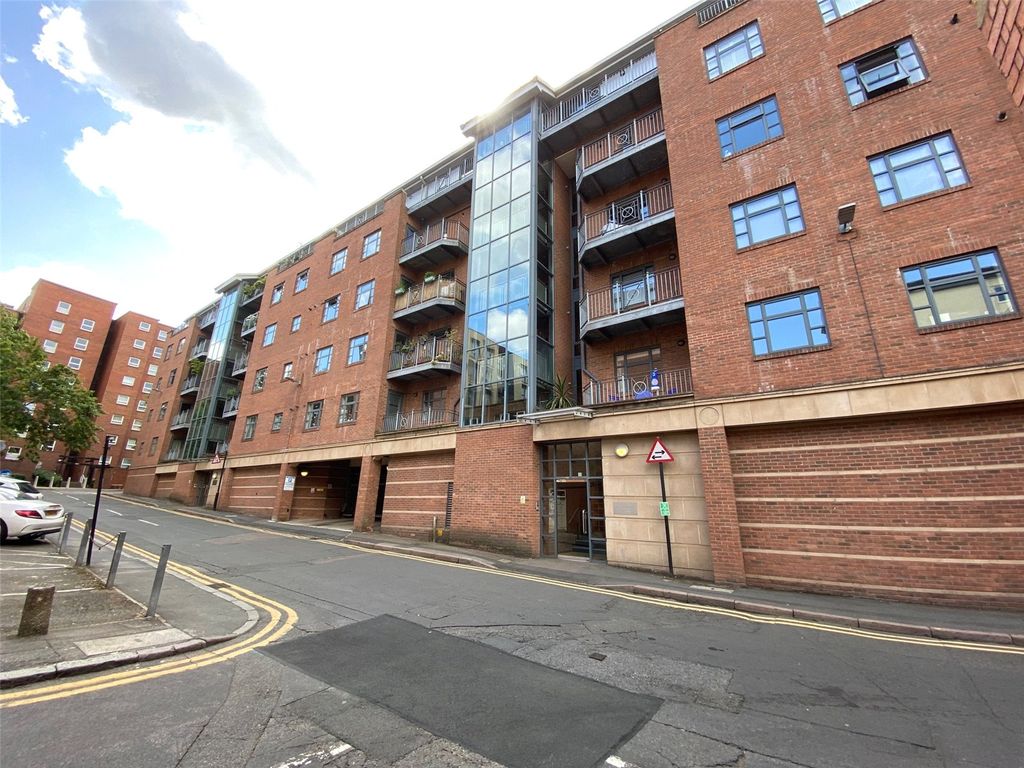 2 bed flat for sale in Albion Street, Leicester, Leicestershire LE1