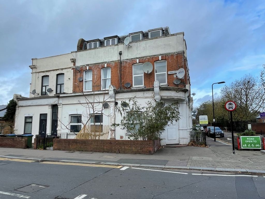 Flat 9C Oaks Court, 226-228 Cann Hall Road, Wanstead, London E11  