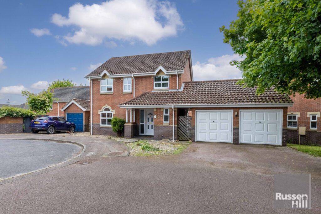 4 bed detached house for sale in Hopton Close, Dussindale, Thorpe St