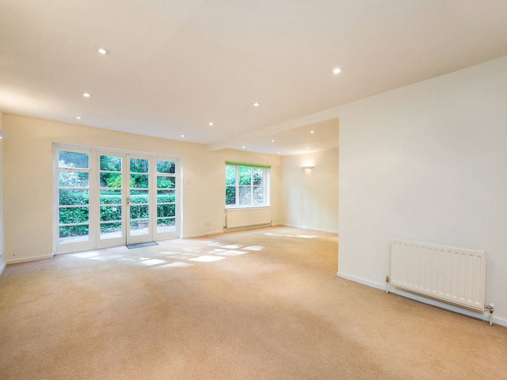 5 bed property to rent in Warbank Lane, Kingston Upon Thames KT2, £