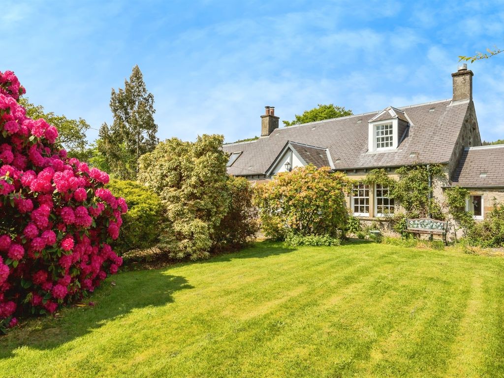 3 bed detached house for sale in Invertrossachs Road, Callander FK17, £