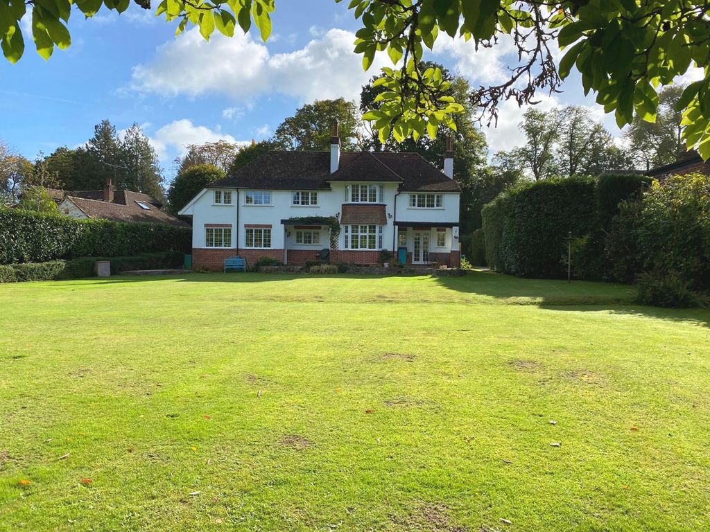 5 bed detached house for sale in Peterscroft Avenue, Ashurst