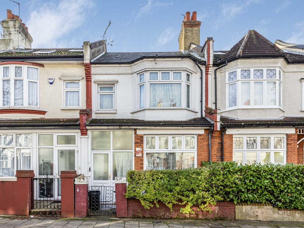 3 bed terraced house for sale in Brudenell Road, London SW17, £800,000