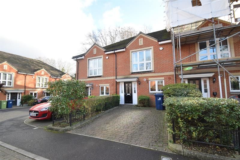 3 bed property for sale in Pendlewood Close, Near Pitshanger Lane