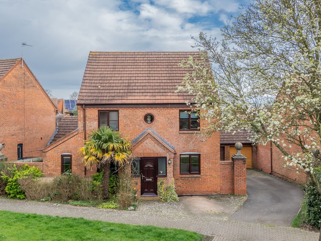 4 bed detached house for sale in Burdeleys Lane, Shenley Brook End