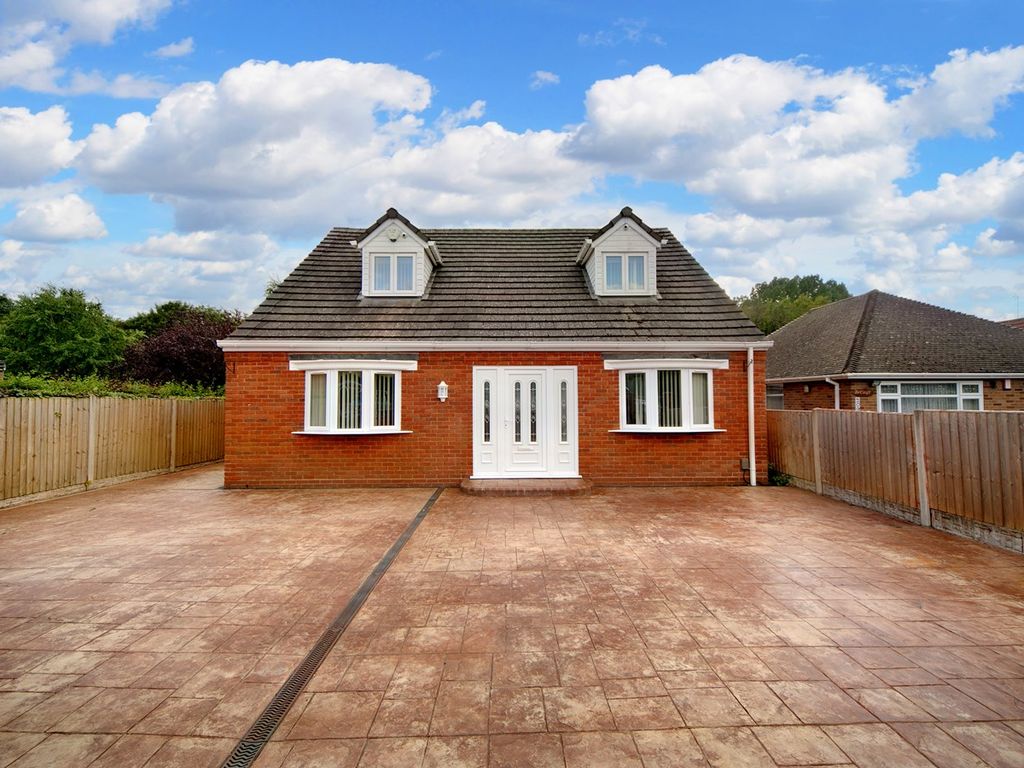 3 bed detached bungalow for sale in Hadley Park Road, Leegomery
