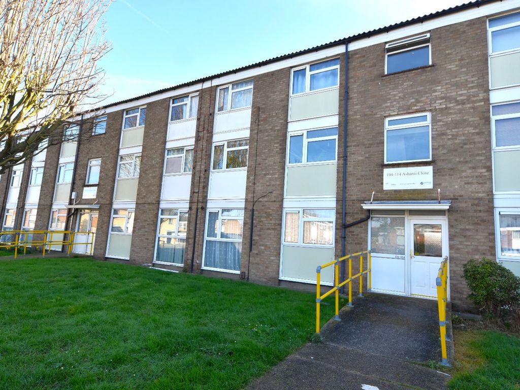 1 bed flat for sale in Ashanti Close, Shoeburyness, Essex SS3, £150,000