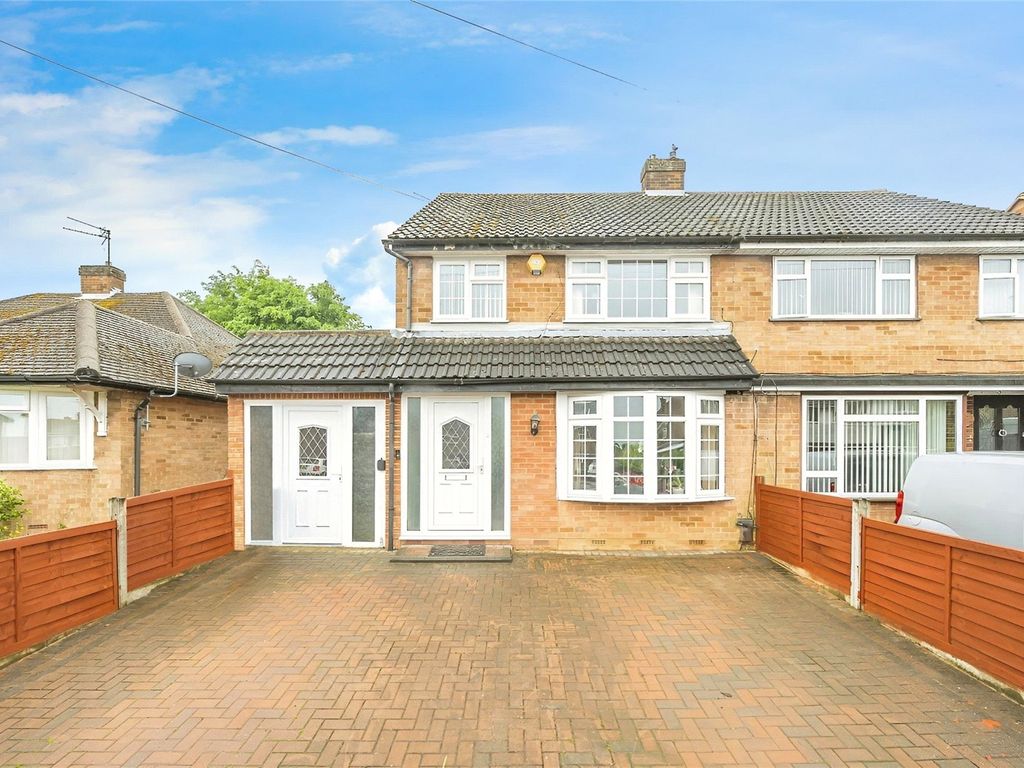4 bed semidetached house for sale in Jeans Way, Dunstable
