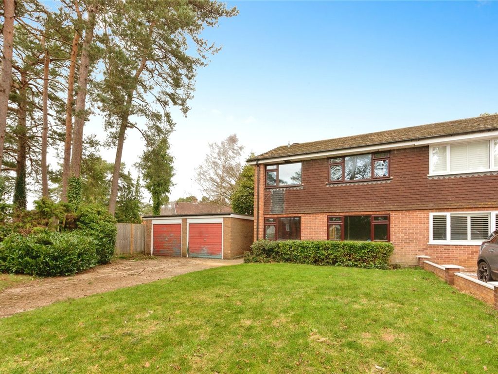 4 bed semidetached house for sale in Fir Tree Corner, Baughurst