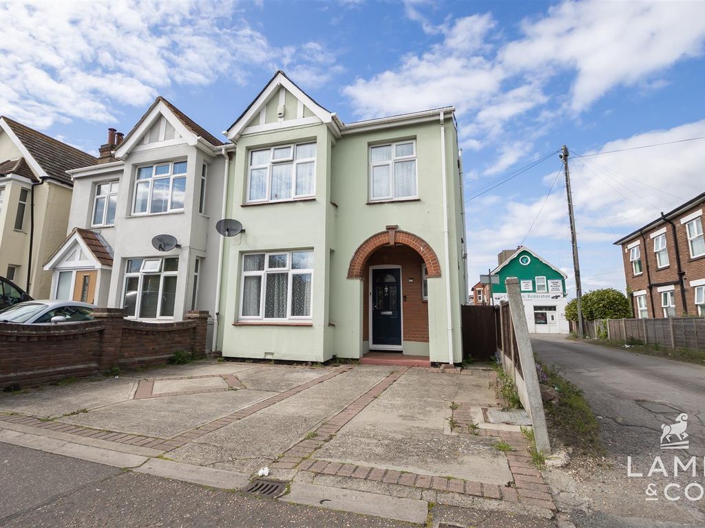 3 bed semidetached house for sale in Skelmersdale Road, ClactonOnSea