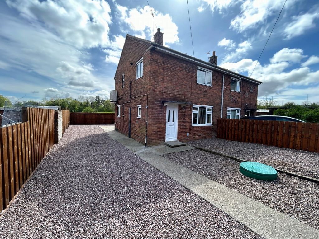 3 bed semidetached house for sale in Bunbury Close, Stoak, Chester