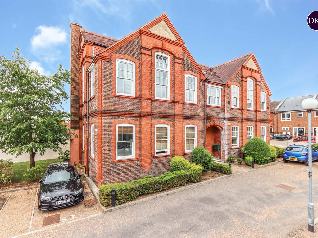 2 bed flat to rent in College Yard, 5 Gammons Lane, Watford