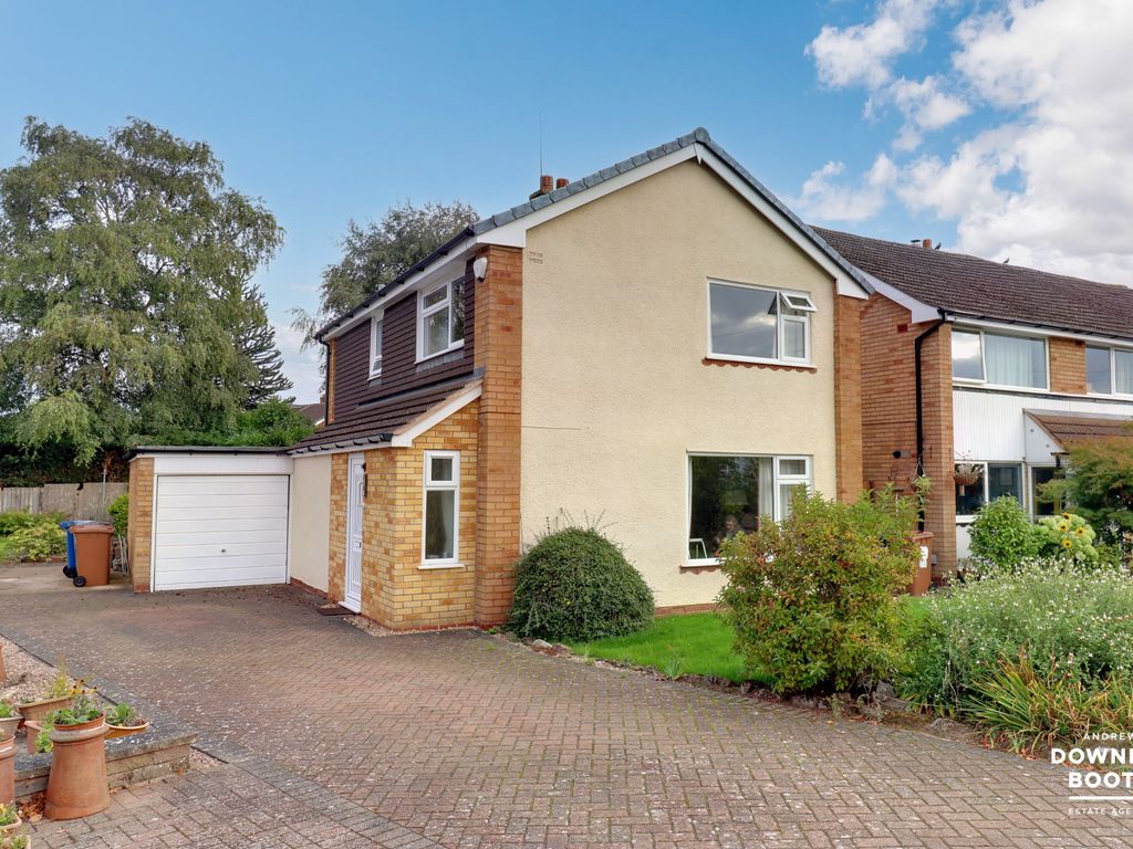 3 bed detached house for sale in Pinfold Road, Lichfield WS13, £345,000