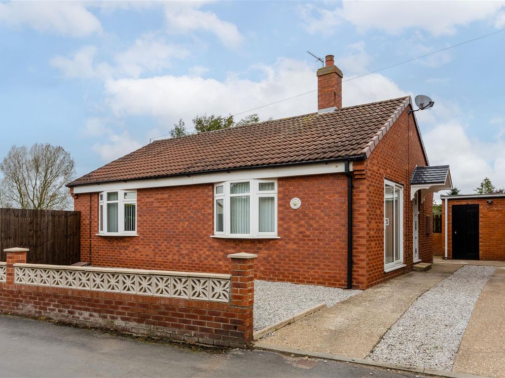 2 bed detached bungalow for sale in Pit Lane, Ryehill, Hull HU12, £
