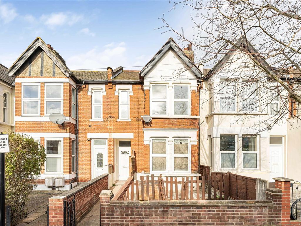 3 bed flat for sale in Dyson Road, Leytonstone, London E11, £485,000