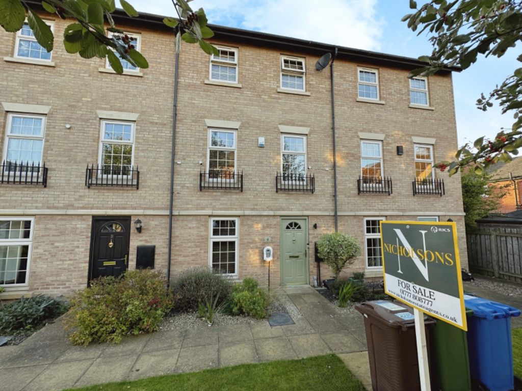 4 bed terraced house for sale in Chelmsford Mews, Retford