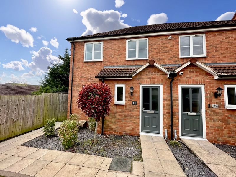 3 bed semidetached house for sale in Harleston Close, Leicester LE5