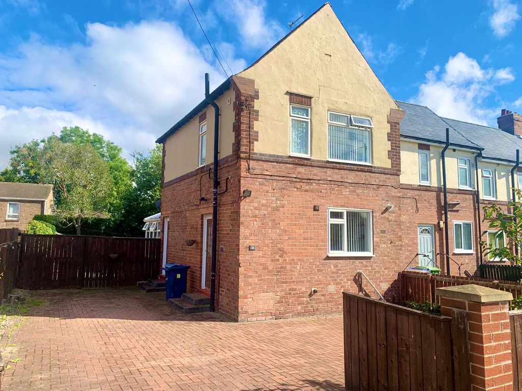 2 bed semidetached house for sale in Pinewood Avenue, Washington NE38