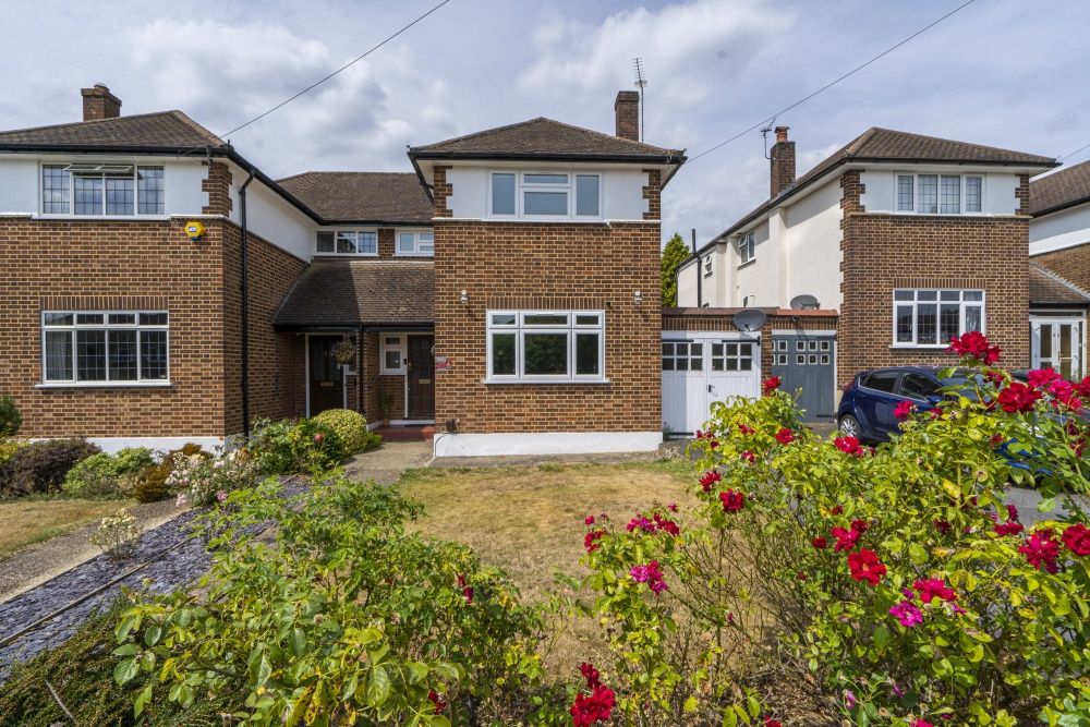 3 bed semidetached house for sale in Beechwood Close, Little Chalfont