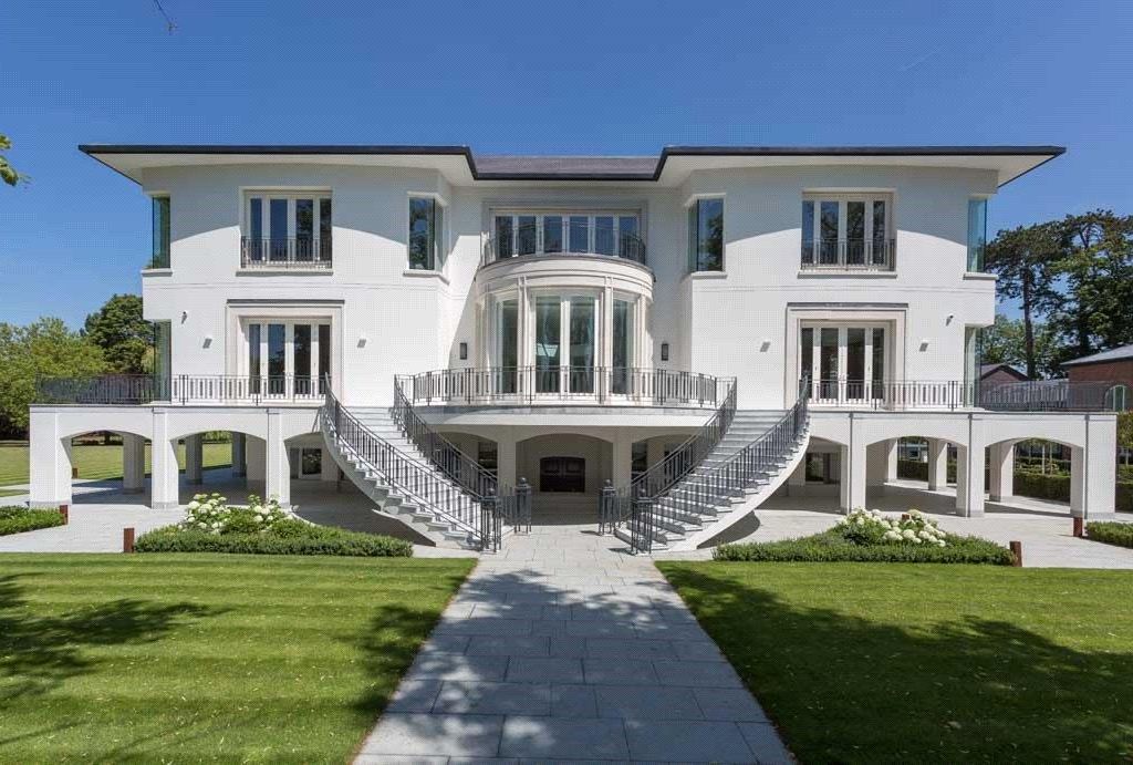 13 bed detached house to rent in Ferry Lane, Bourne End