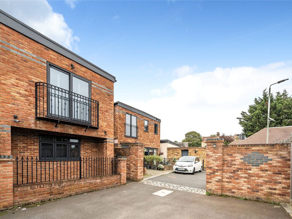 1 bed detached house for sale in Milton Place, Chislehurst BR7, £