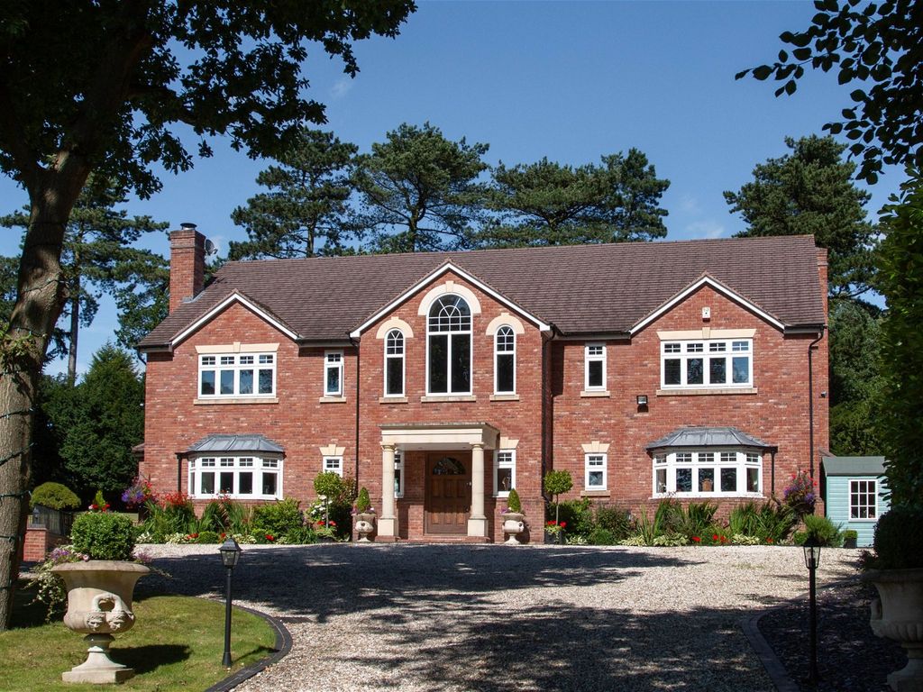 4 bed detached house for sale in Plymouth Drive, Barnt Green B45, £