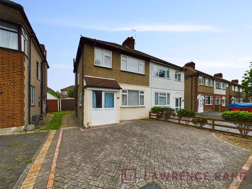 3 bed semidetached house for sale in Parkfield Road, Northolt UB5, £