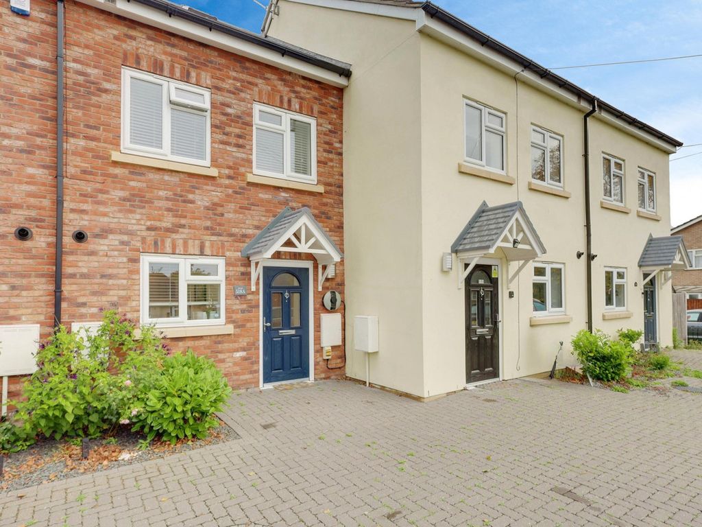 3 bed town house for sale in Rayleigh Road, LeighOnSea SS9, £400,000