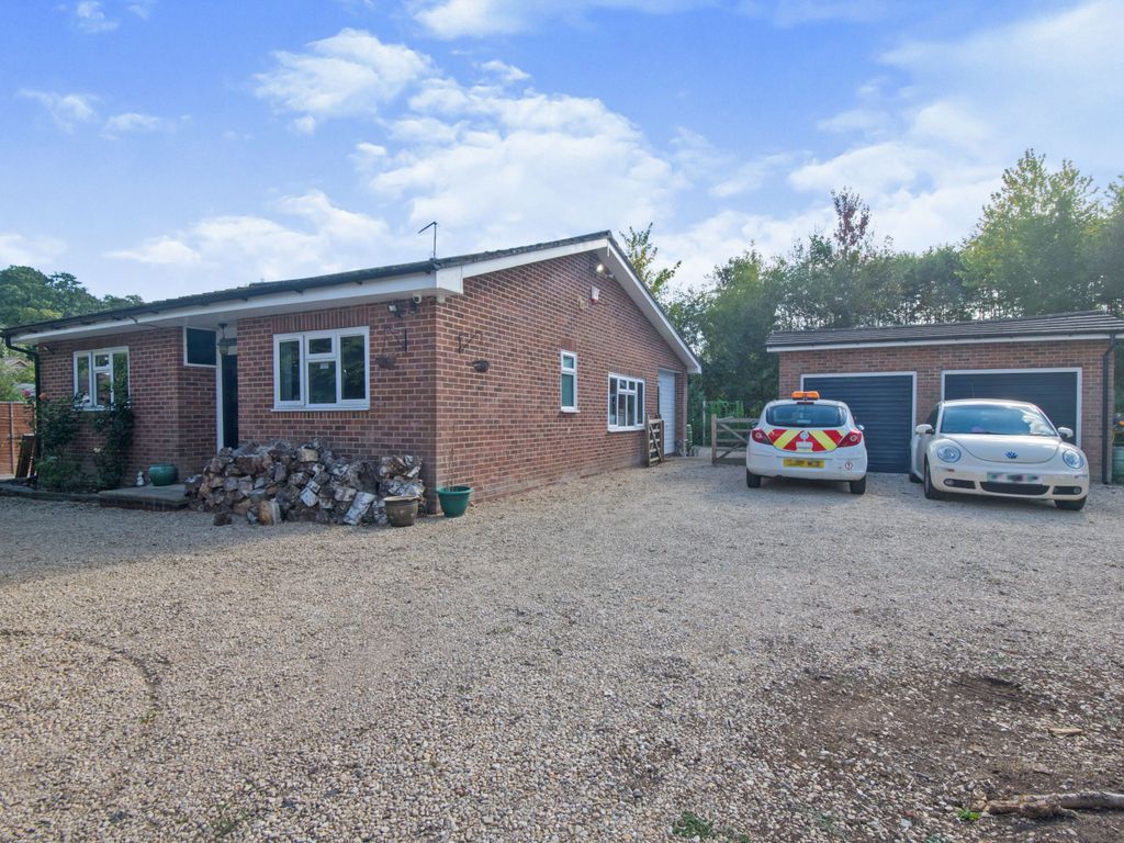 3 bed bungalow for sale in Kimbridge, Romsey SO51 Zoopla