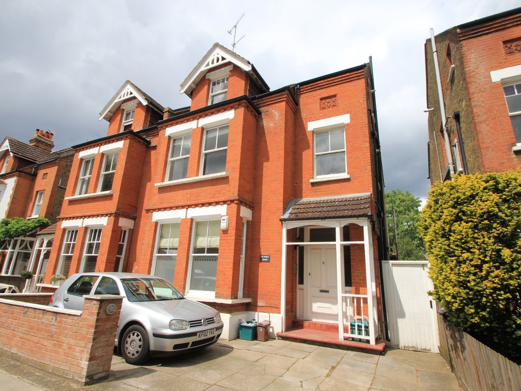2 bed flat to rent in Victoria Avenue, Surbiton KT6, £1,800 pcm Zoopla