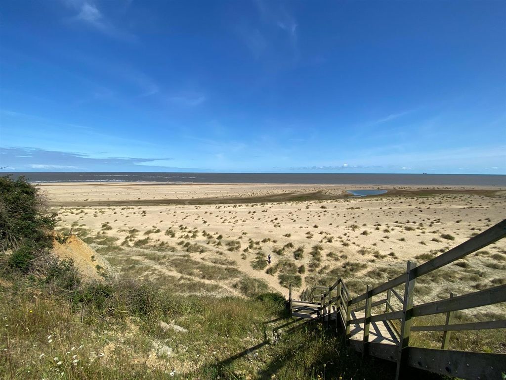 2 bed mobile/park home for sale in London Road, Kessingland, Lowestoft