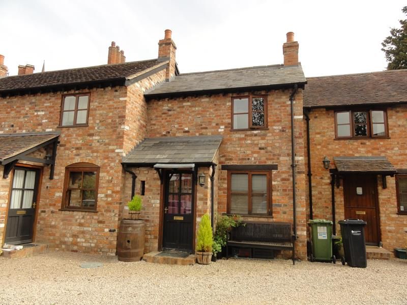 1 bed terraced house to rent in 2 The Courtyard, Worcester Road