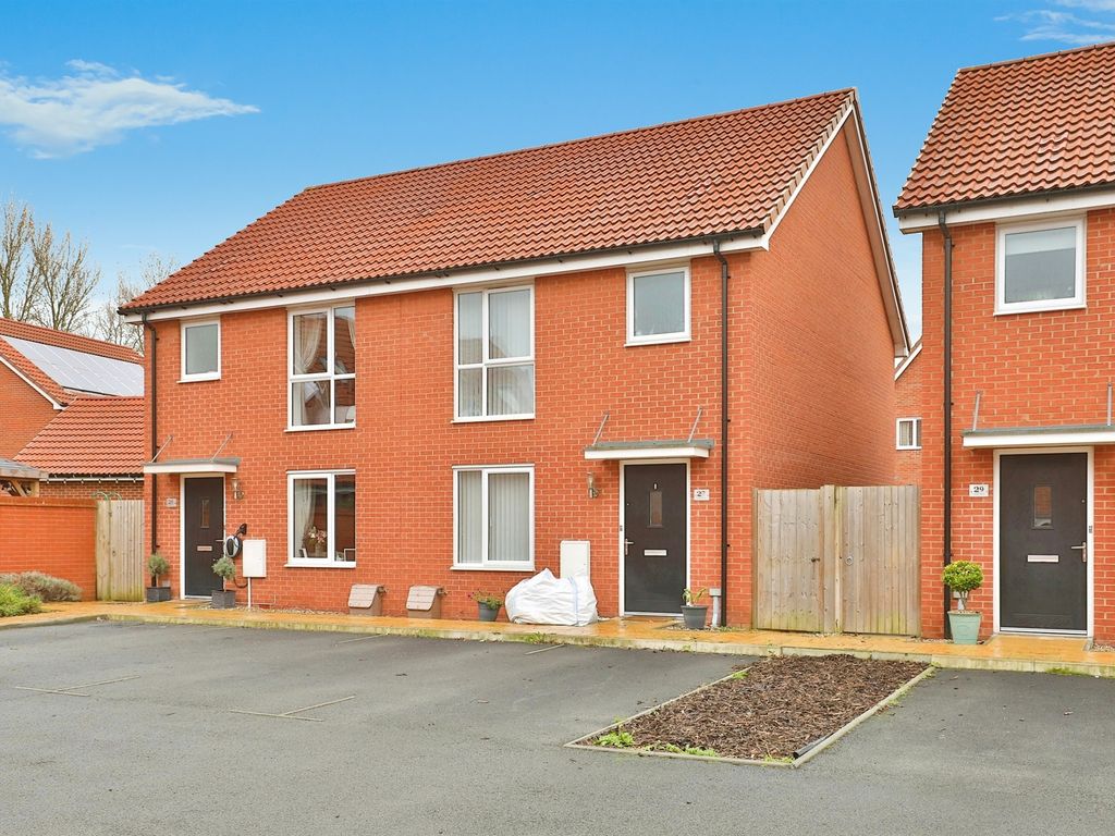 3 bed semidetached house for sale in Aspen Drive, Wymondham NR18, £